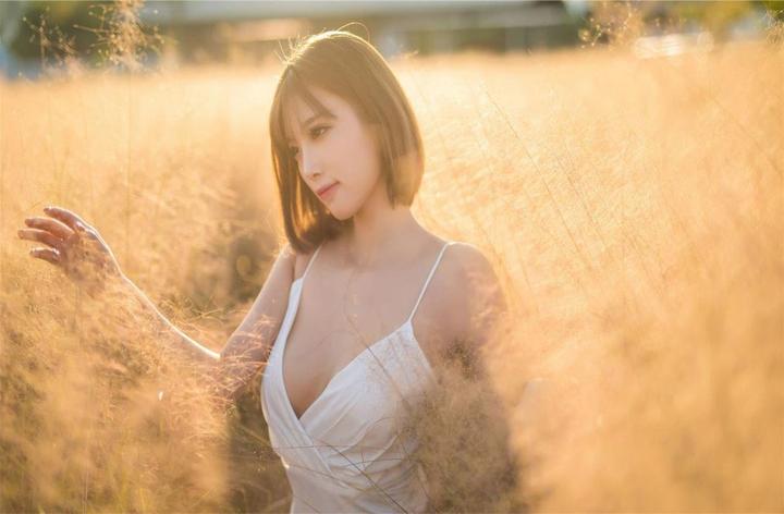 广告中的小小拗女